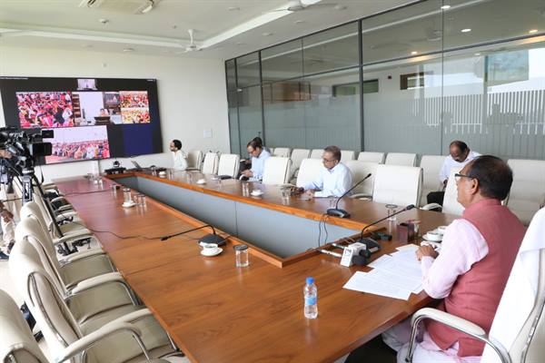 CM Kanya Vivah Yojana : मुख्यमंत्री शिवराज सामूहिक विवाह कार्यक्रमों में वर्चुअली शामिल हुए…आरंभ की गई मुख्यमंत्री कन्या विवाह योजना