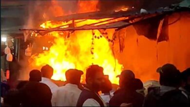 Horrific Fire Breaking : केरोसिन दुकान में लगी भीषण आग…फायर ब्रिगेड की दमकल मौके पर…देखें भयावह बैक 2 बैक VIDEO