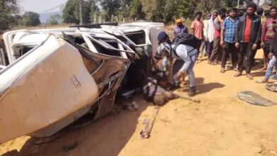 सरगुजा में बोलेरो और कंटेनर के बीच टक्कर, 4 लोगों की मौत सरगुजा में बोलेरो और कंटेनर के बीच टक्कर, 4 लोगों की मौत