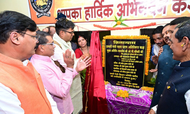 वित्त मंत्री ओ.पी. चौधरी शासकीय लक्ष्मणेश्वर स्नातकोत्तर महाविद्यालय खरौद के हीरक जयंती समारोह में हुए शामिल….